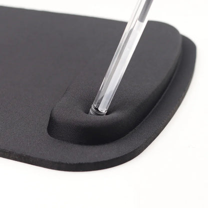 Mousepad ergonômico, com apoio para o pulso, para uso no escritório.