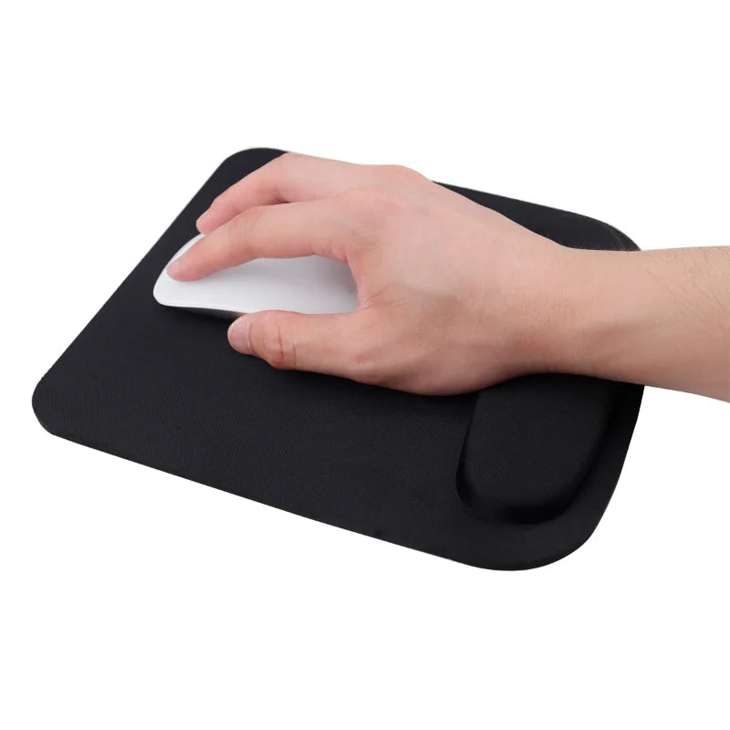Mousepad ergonômico, com apoio para o pulso, para uso no escritório.
